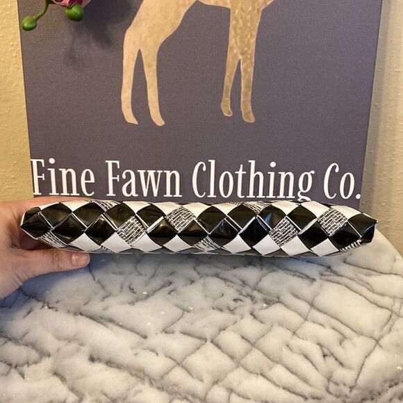 Recycled Woven Paper Clutch - Picture 4 of 12